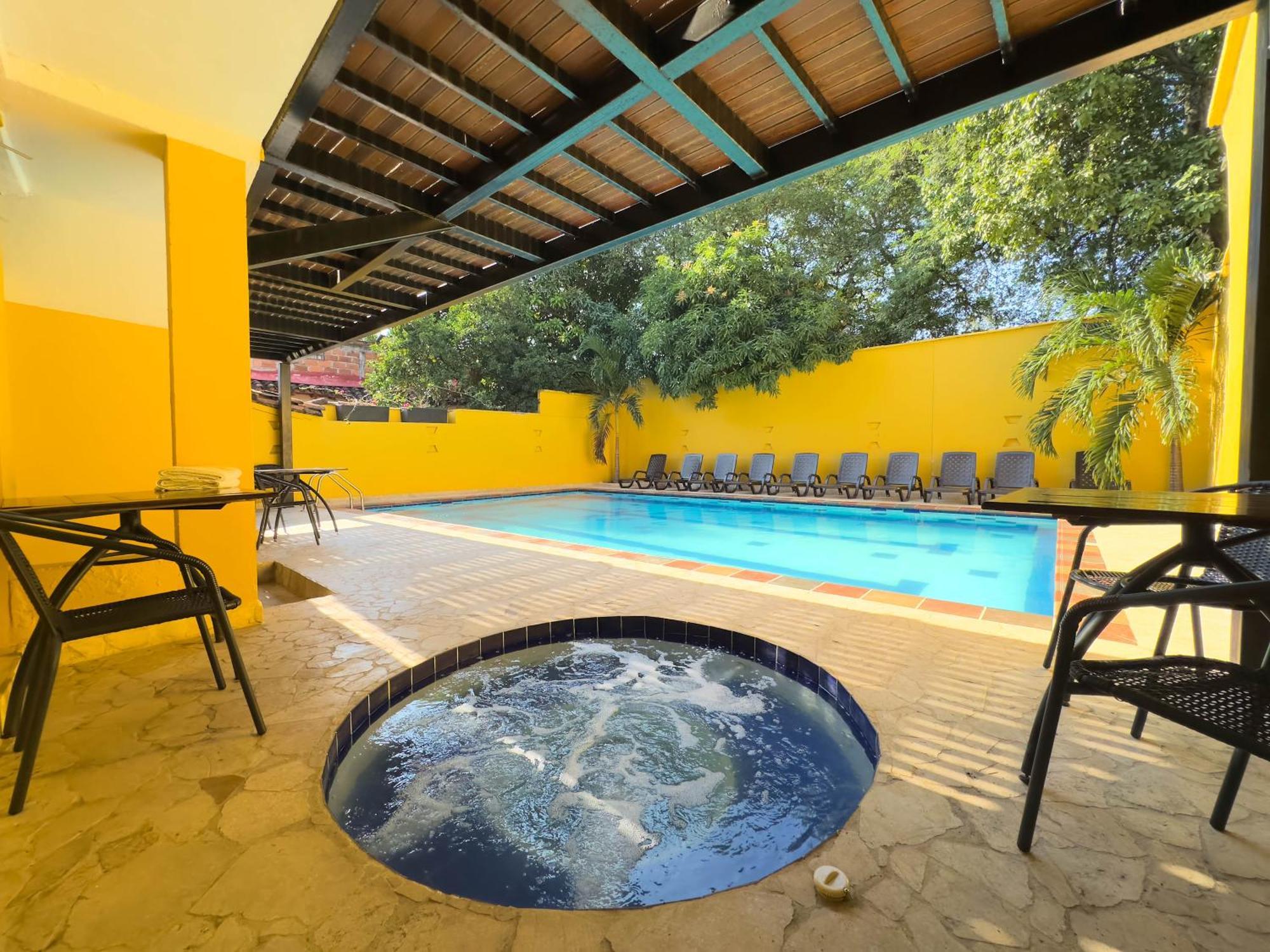 Curazao Hotel -Centro Historico- سانتا في دي أنتيوكيا المظهر الخارجي الصورة
