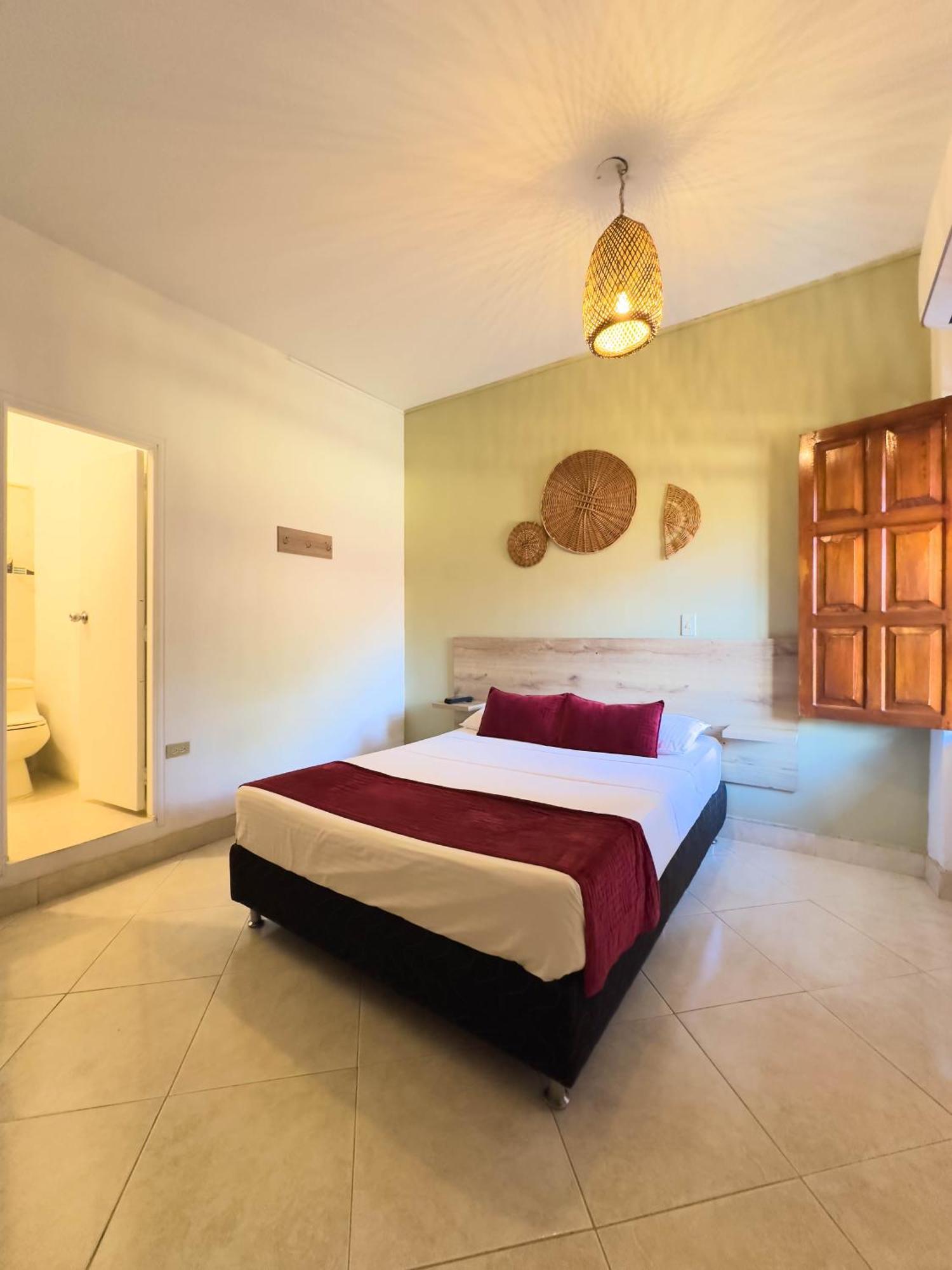 Curazao Hotel -Centro Historico- سانتا في دي أنتيوكيا المظهر الخارجي الصورة