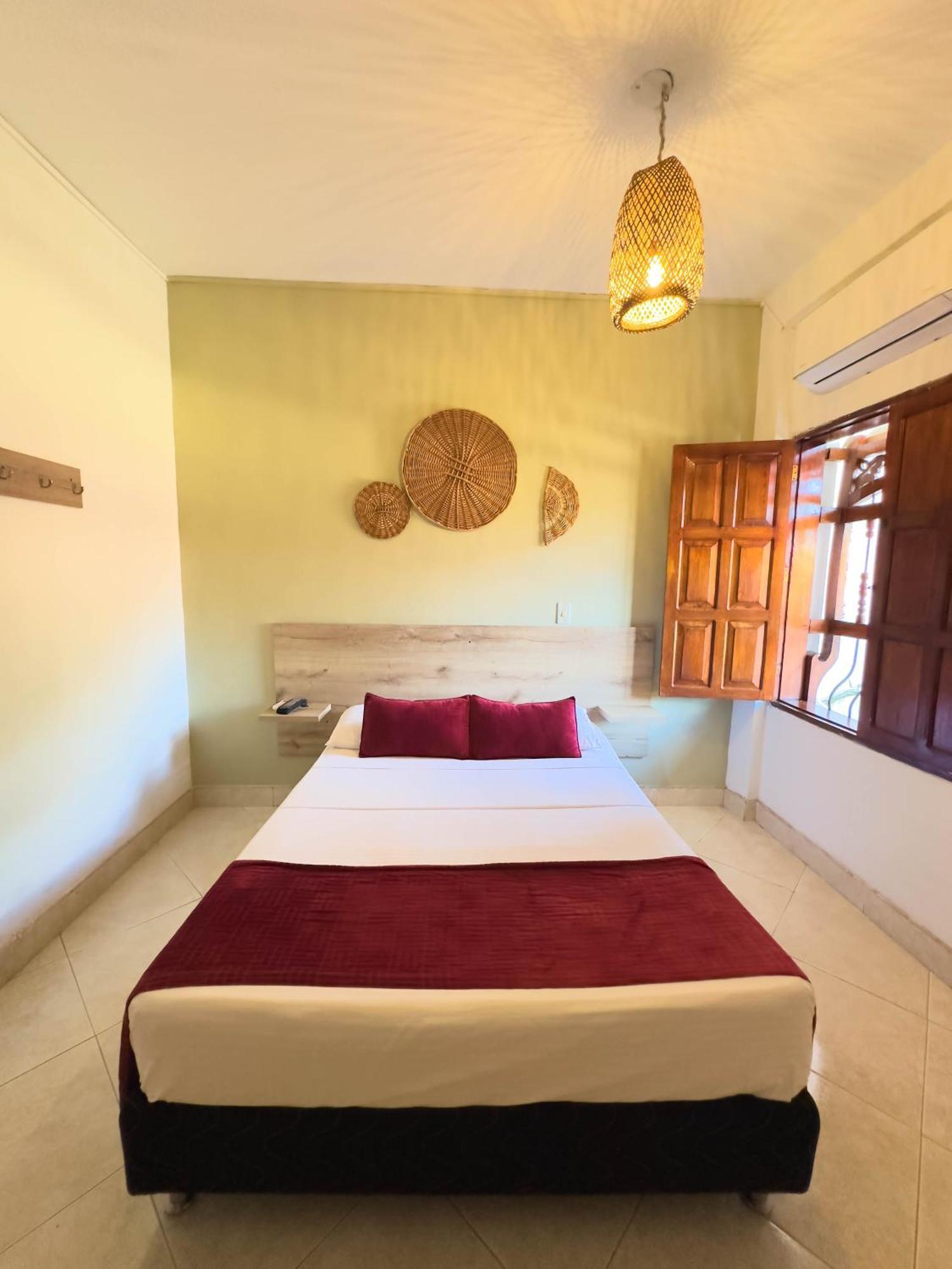 Curazao Hotel -Centro Historico- سانتا في دي أنتيوكيا المظهر الخارجي الصورة