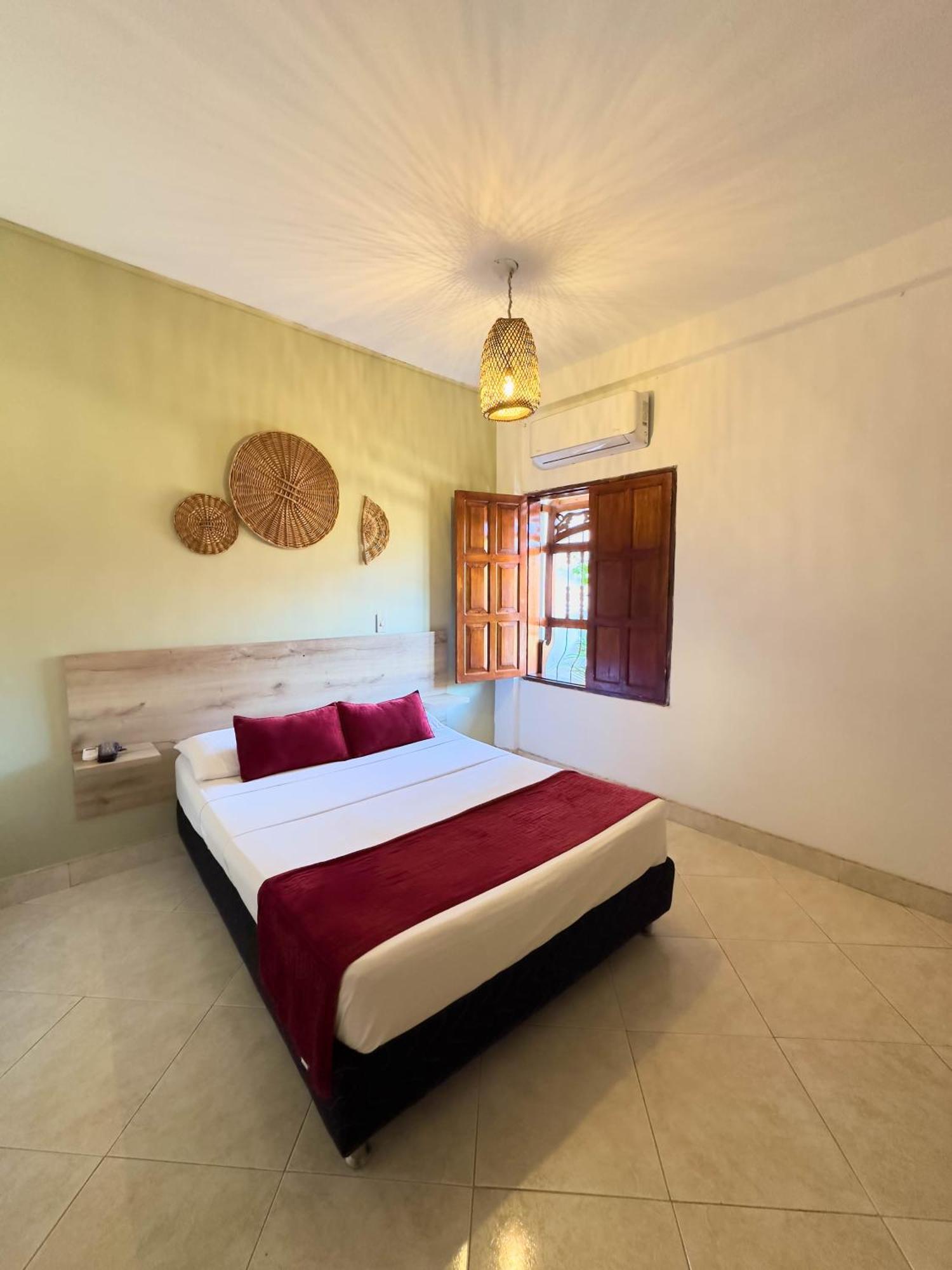 Curazao Hotel -Centro Historico- سانتا في دي أنتيوكيا المظهر الخارجي الصورة